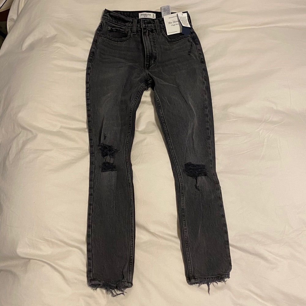 Abercrombie NWT Black ripped skinny jeans